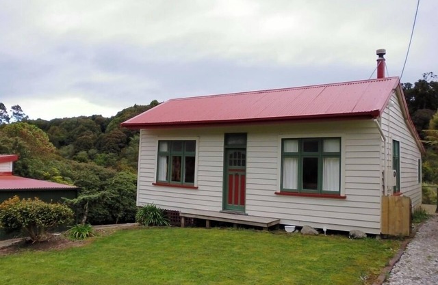 Unique Cottage close to the town centre.