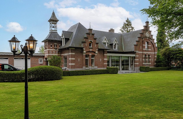 Unique & exclusive 'Villa Gentbos', Castle villa °1881 in green oasis around Ghent