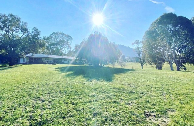 Unique Lake eildon frontage retreat, house/3units Mansfield+ 45min from MtBuller