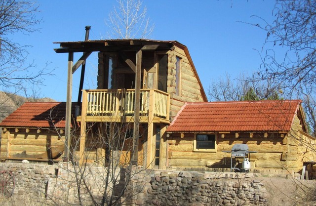 Unique Log cabin at Bearpaw Ranch on the Gila River