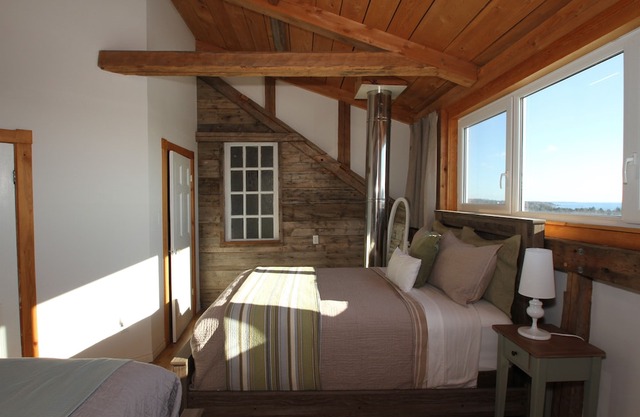 Unique Oceanview Hilltop Retreat