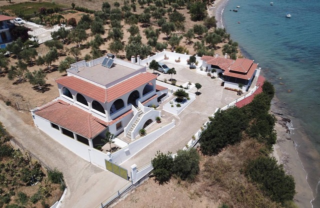 Unique sea view! Exposed located holiday apartment above the sea | Messenia, Pel