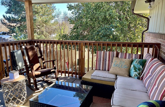 Unique, Serene Space, Awesome Locale! 5mls to downtown&stadiums, 10 to RedRocks!