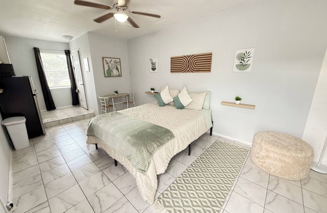 Unique Studio Minutes From Disney & Universal