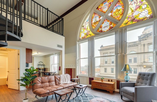 Unique & Stylish Studio Loft in Huntington!