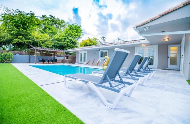 Unique Villa with a Cabana, Arg Grill, Pool & Mini Golf