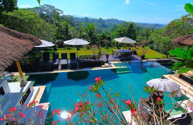 Unique Villa with Stunning Views, 10kms East of Ubud