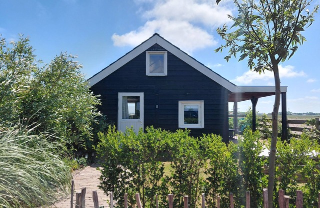 Unique wooden cabin close to beach with private garden