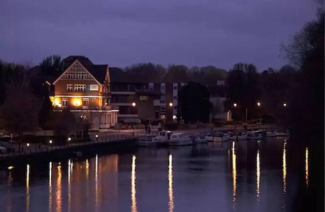 Uno Hotel Thames