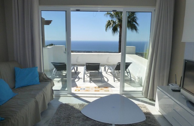 Unobstructed and breathtaking sea view apartment on the heights of Marbella