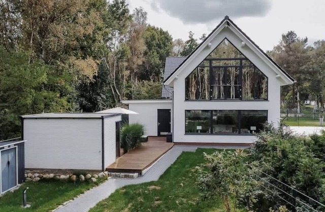 Uns Langhus Summary: