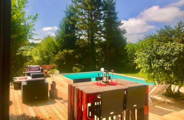 Unusual and autonomous cottage in the Eure valley