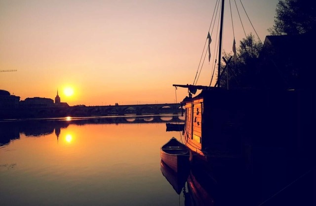 UNUSUAL! DIFFERENT HOLIDAYS, ♥ BOAT LOIRE ROMANCE ♥ THE LUXURY OF MAGIC NIGHTS ABOARD