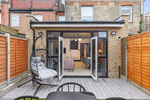 Unwind in Style 2BR with Cozy Backyard for Groups