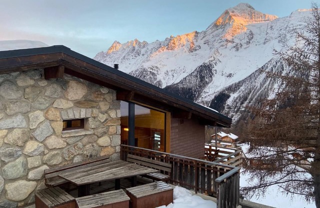 up to 3100m. Guaranteed snow. For 2 families