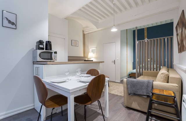 Up to 6 people in the heart of Old Lyon