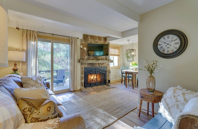 Updated Banner Elk Condo, 1 Mi to Sugar Mountain!