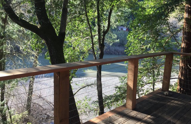 Updated cabin, right on Russian River, amazing river access & location!