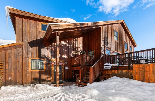 Updated, Dog Friendly Rental Unit, Fire Pit, Fenced Yard, Sleeps 4