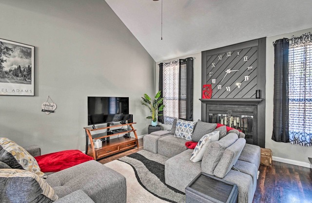 Updated Fayetville Townhome-Away-From-Home w/Yard