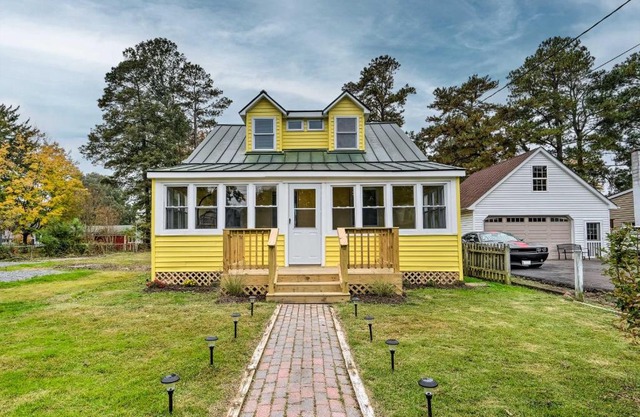 Updated North Beach Cottage Pet Friendly!