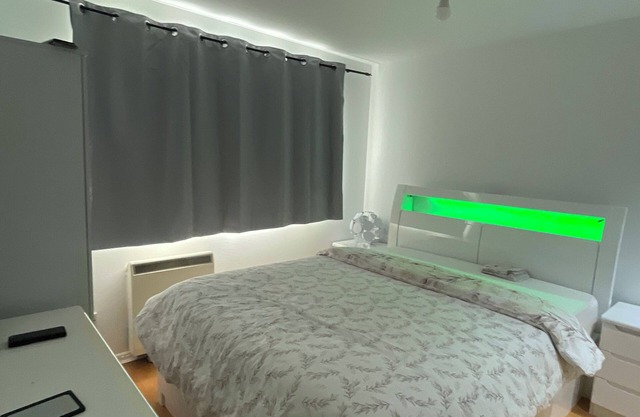 UPPAMOST luxury home,One room, in share house.