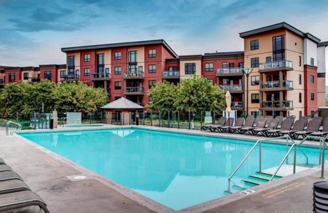 Upper Floor w/Courtyard View #550
