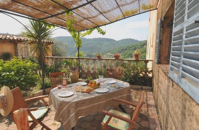 Upper Garden Apartment with *Large Heated Pool*