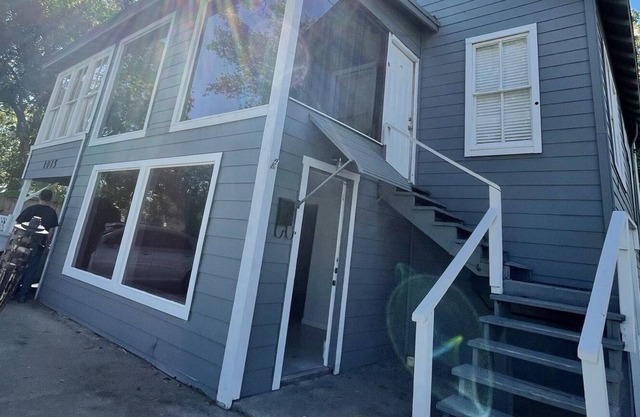 Upper Story Bay House! Relax and enjoy Sunrises and walk to Sylvan Beach!