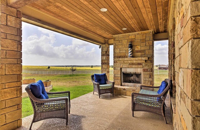 Upscale La Vernia House 30 Mi. to San Antonio