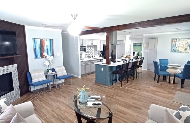 Upscale, Modern Gateway