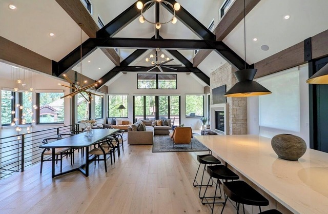 Upscale Mountain Oasis, private Hot Tub