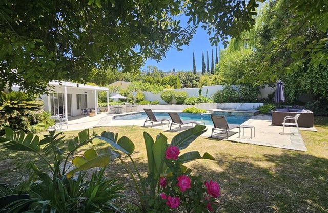 UPSCALE PRIVATE HOUSE RELAX POOL&JACUZZI 4BEDROOM 3BATH exceptional LOCATION