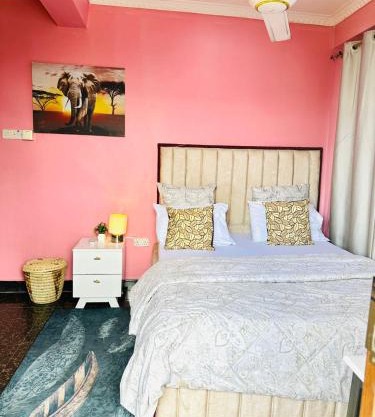 Urban Affordable Private City Room- Amazing View, Fast WiFi & Walkable Location