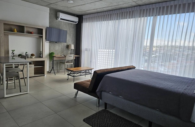 Urban Breeze iFreses, 10th floor! AC, TV and Pool