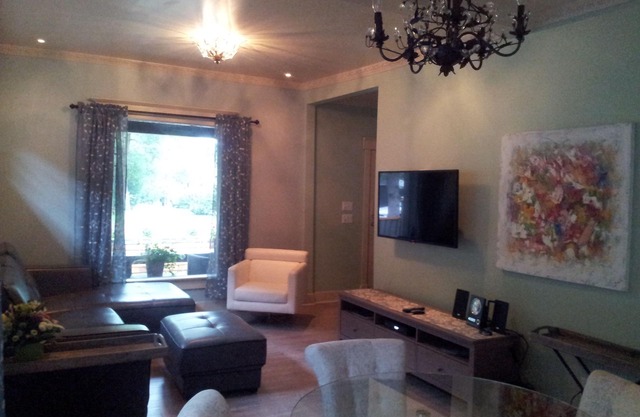 Urban Cottage Oasis, awesome location, fully renovated and self contained