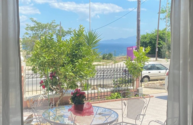 Urban Echoes: Modern Comforts with Breathtaking Sea Views