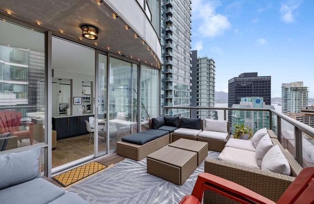 Urban Outdoor Oasis in Coal Harbour