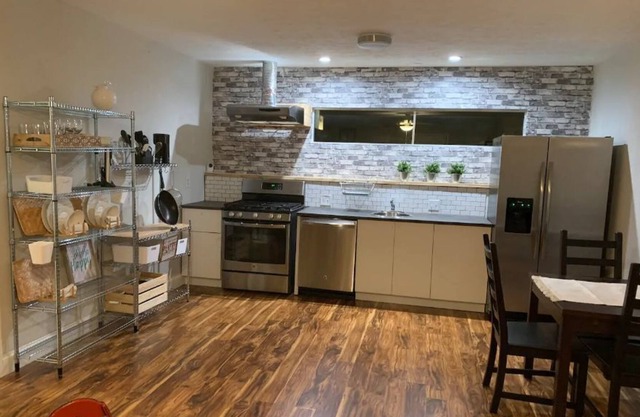 Urban style Apartment in the Heights!