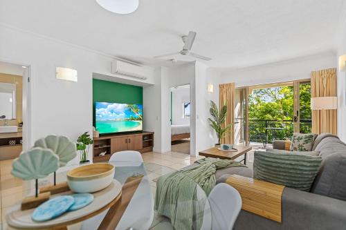 Urban Tropics Modern Resort Apartment near Cairns CBD