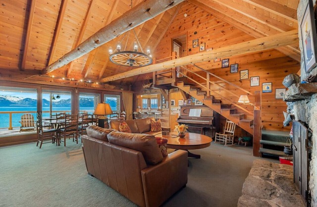 Lakefront Cabin | Beach-Deck-Epic Views | Sleep 10
