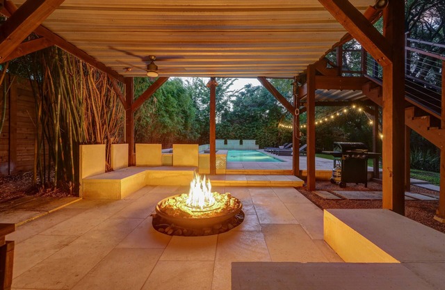 UT Football Fave - Fire Pit, Hot Tub, Pool, + More