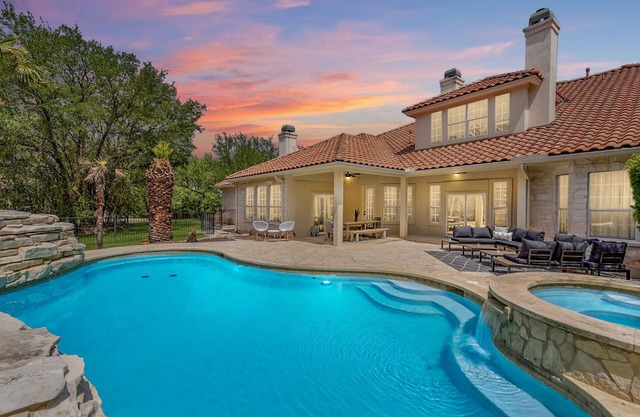 UT Football Fave - Pool, Hot Tub, Fire Pit, + More