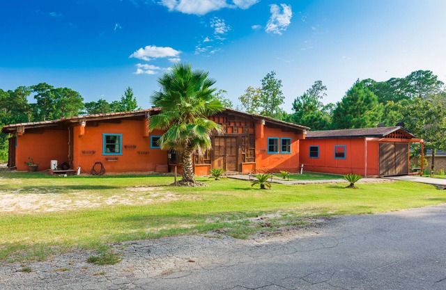 V#1 Beautiful Villa in Sam Rayburn-best value, lots of parking, 7-9 guests