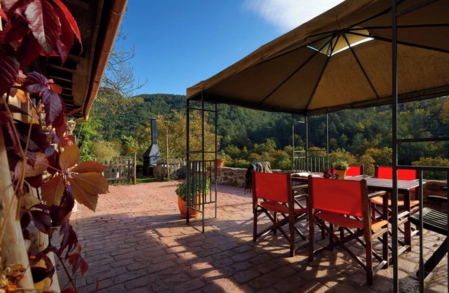 Vacation Home "Galliner, El Reixac Casa Rural" with Mountain View, Shared Pool & Wi-Fi