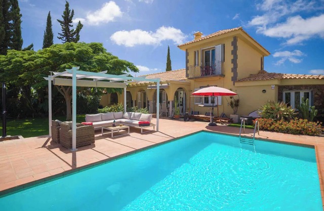 Vacation Home 'Villa Linda' with Mountain View, Private Pool and Wi-Fi