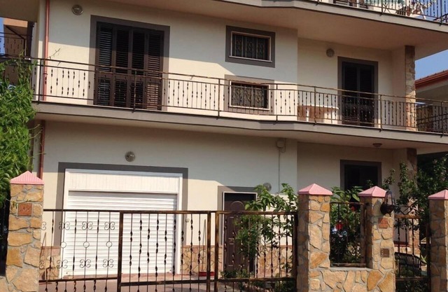 Vacation apartment right by the sea