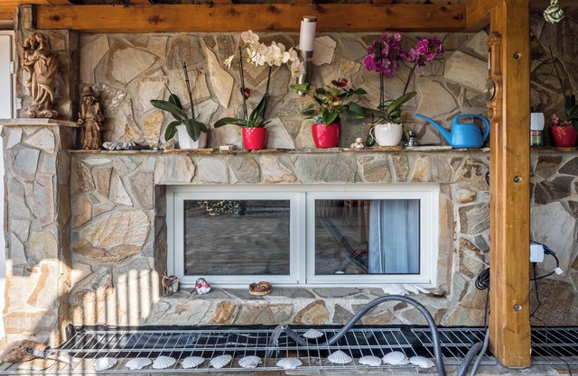 Vacation Apartment "Insel Reichenau" with Terrace & Wi-Fi