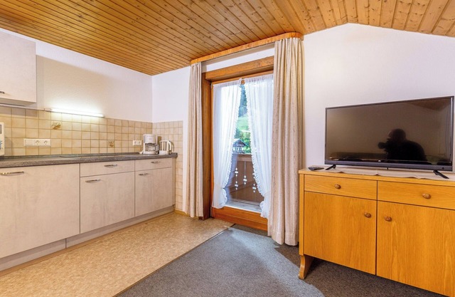 Vacation apartment with balcony and mountain view, 72 sqm in a central location
