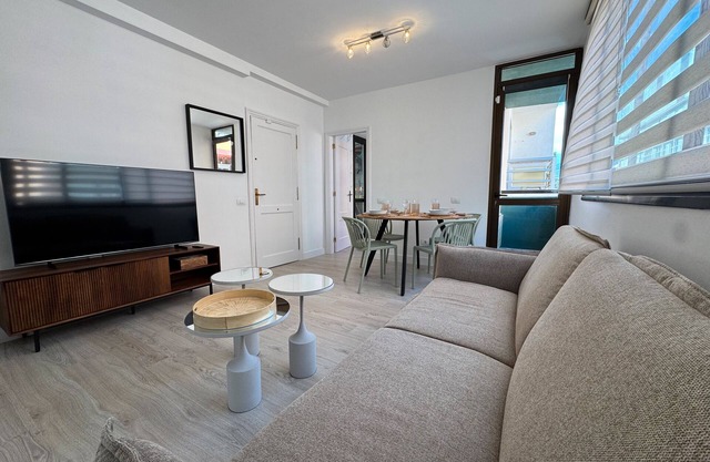 Vacation Apartment 'Brisa Beach El Médano' with Balcony, Wi-Fi and Air Conditioning